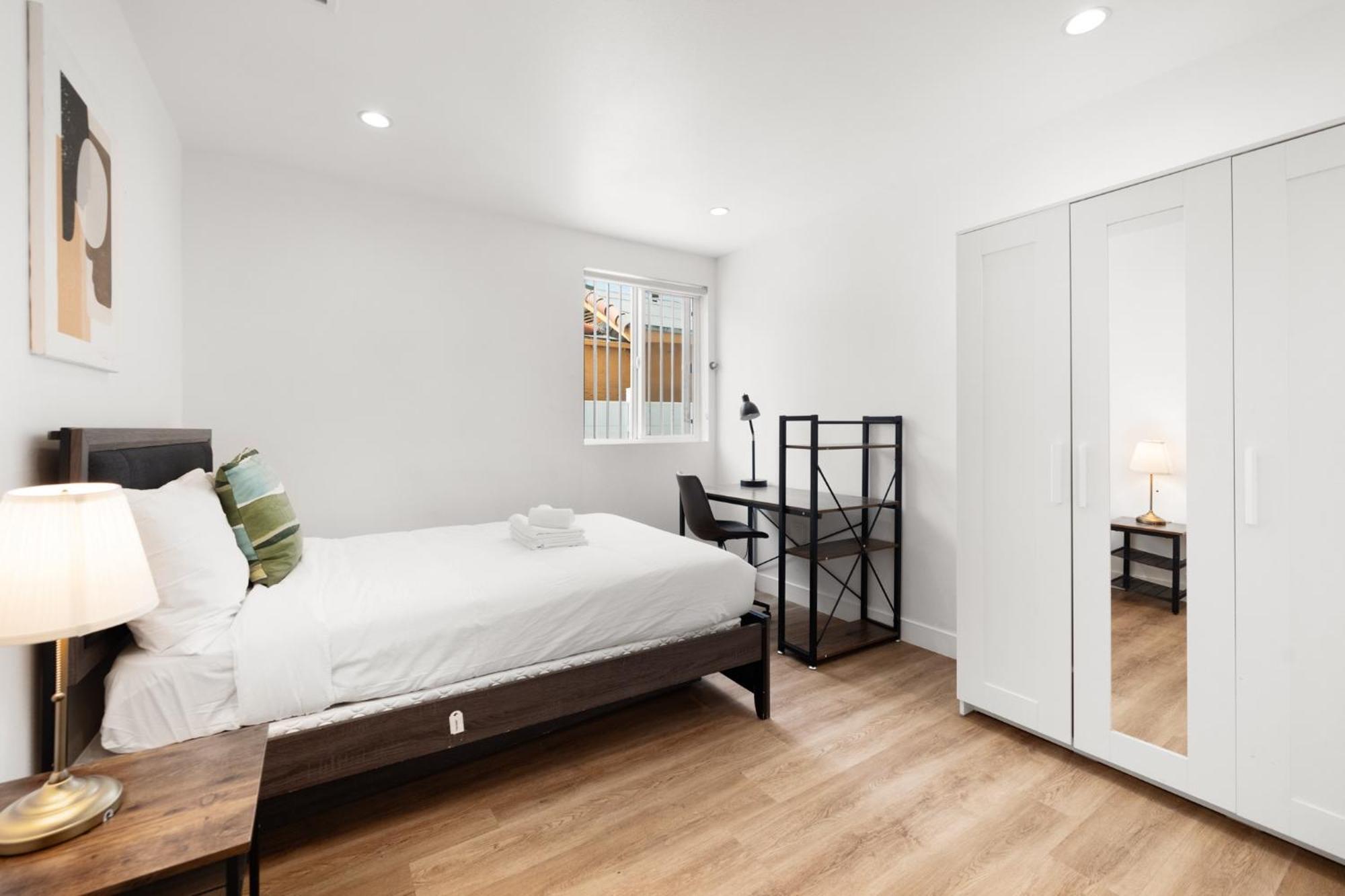 Charming Urban Retreat Near Usc In La- Private Room With Share Living Room With Kitchen Лос Анджелис Екстериор снимка