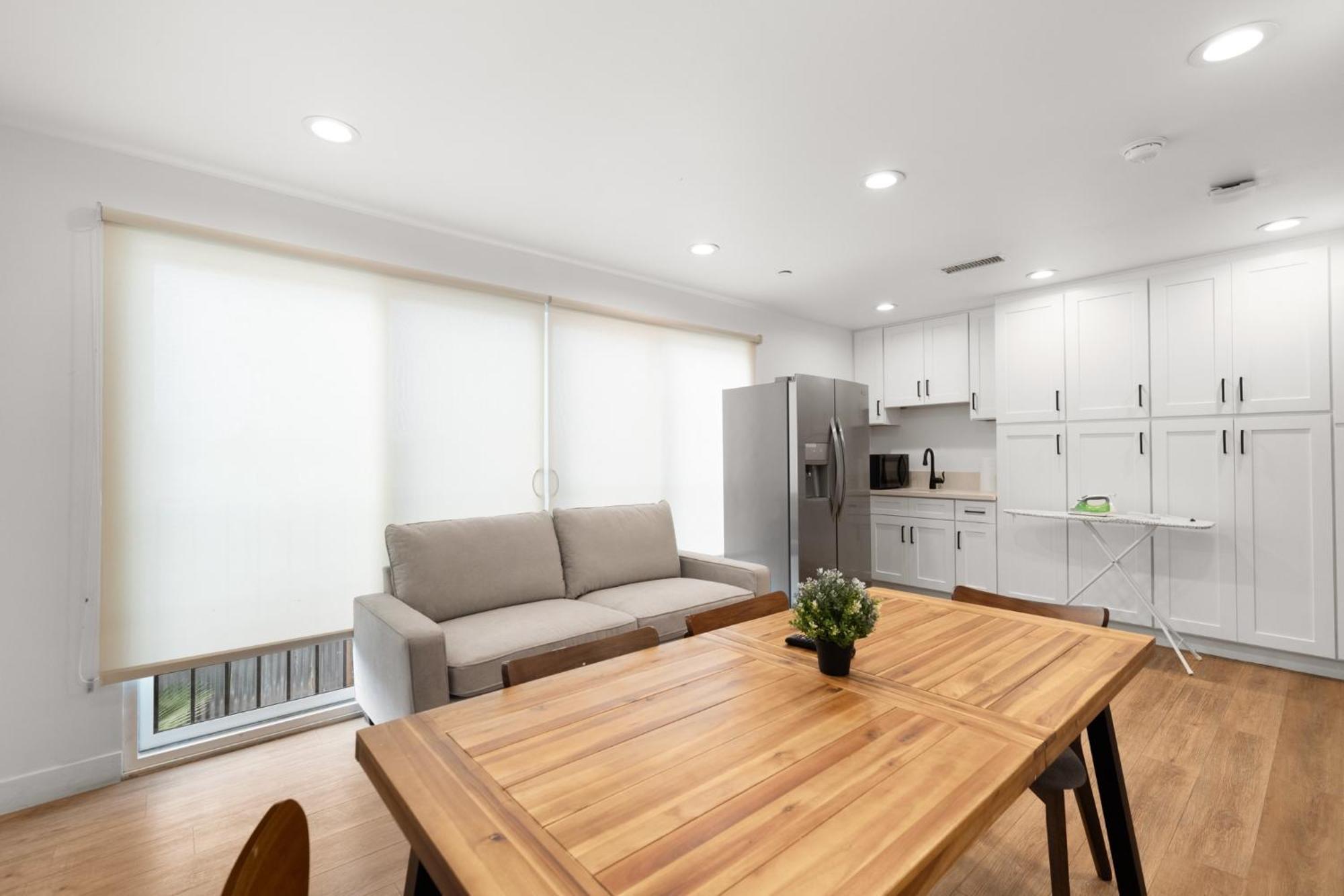 Charming Urban Retreat Near Usc In La- Private Room With Share Living Room With Kitchen Лос Анджелис Екстериор снимка