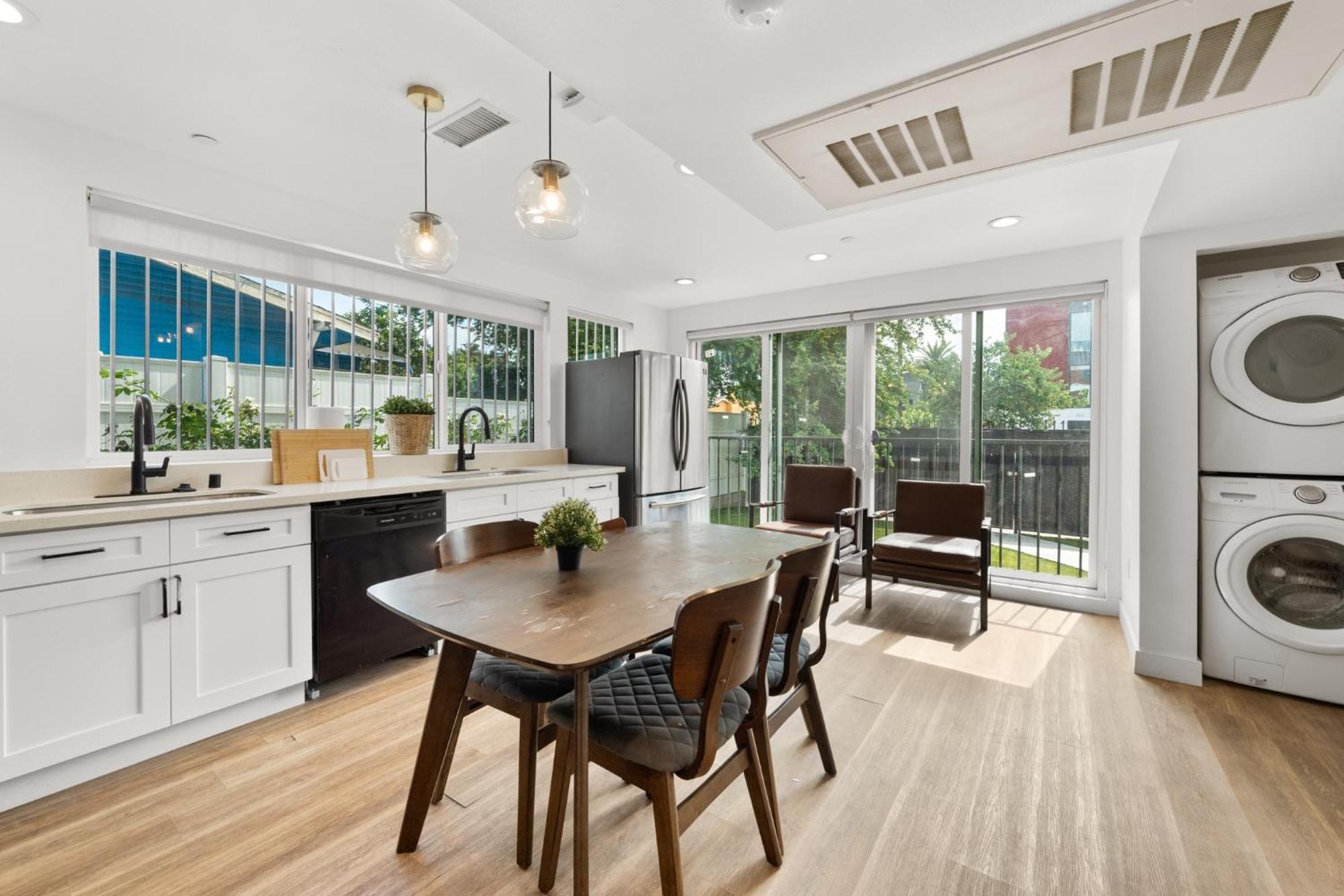 Charming Urban Retreat Near Usc In La- Private Room With Share Living Room With Kitchen Лос Анджелис Екстериор снимка